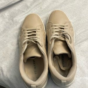 Beige lace up runners